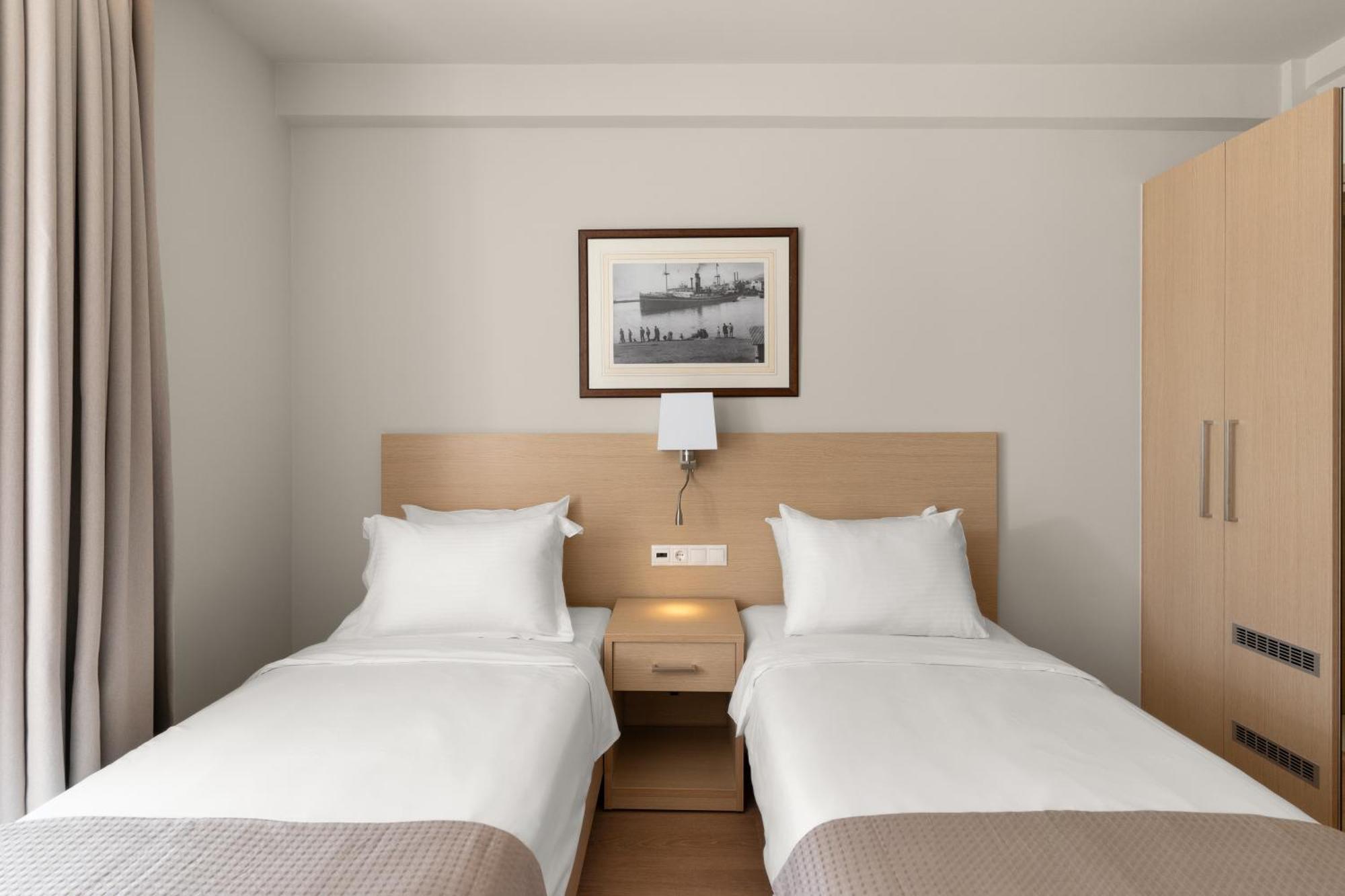 Gallery Port 4* Piraeus